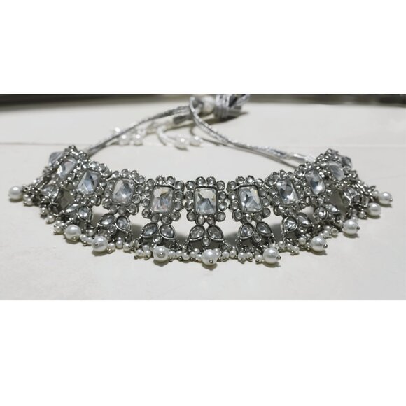 Reverse AD Choker in Silver Setting - Picture 1 of 3